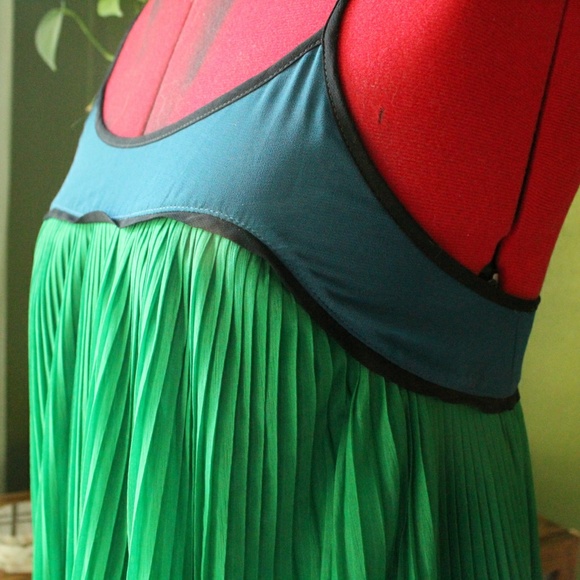 Dress - Picture 2 of 6